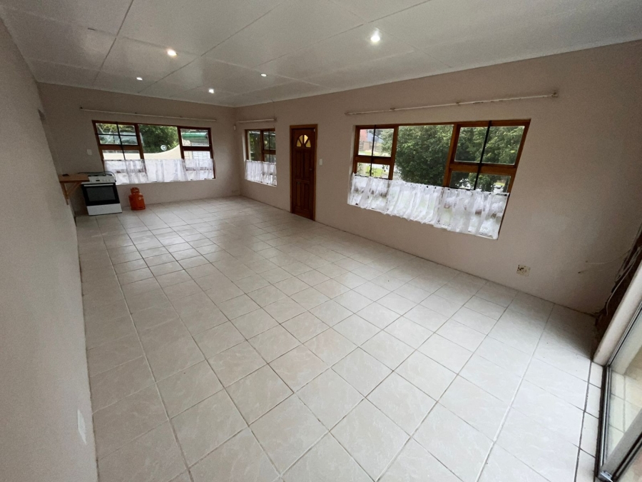 To Let 3 Bedroom Property for Rent in Sunrise On Sea Eastern Cape